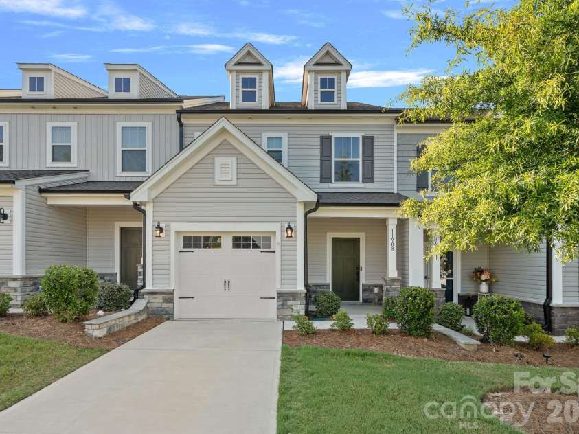 11908 Basking Drive, Charlotte, NC 28214.  MLS# CAR4402346, YatesRealty ID 36766. 