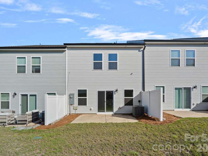 11908 Basking Drive, Charlotte, NC 28214.  MLS# CAR4402346, YatesRealty ID 36766. 