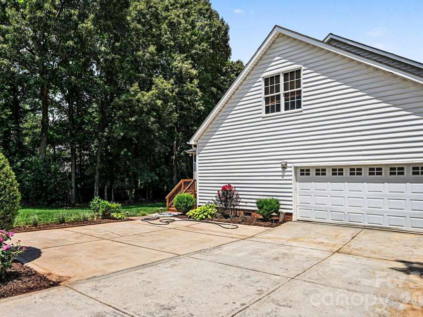 10403 Persimmon Creek Drive, Charlotte, NC 28227.  MLS# CAR4393155, YatesRealty ID 36767. 