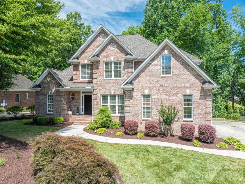 4017 Foxes Trail, Cramerton, NC 28032.  MLS# CAR4392381, YatesRealty ID 36768. 