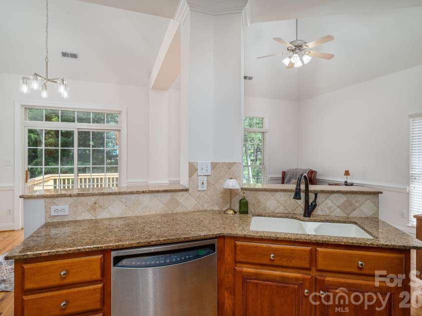 4017 Foxes Trail, Cramerton, NC 28032.  MLS# CAR4392381, YatesRealty ID 36768. 