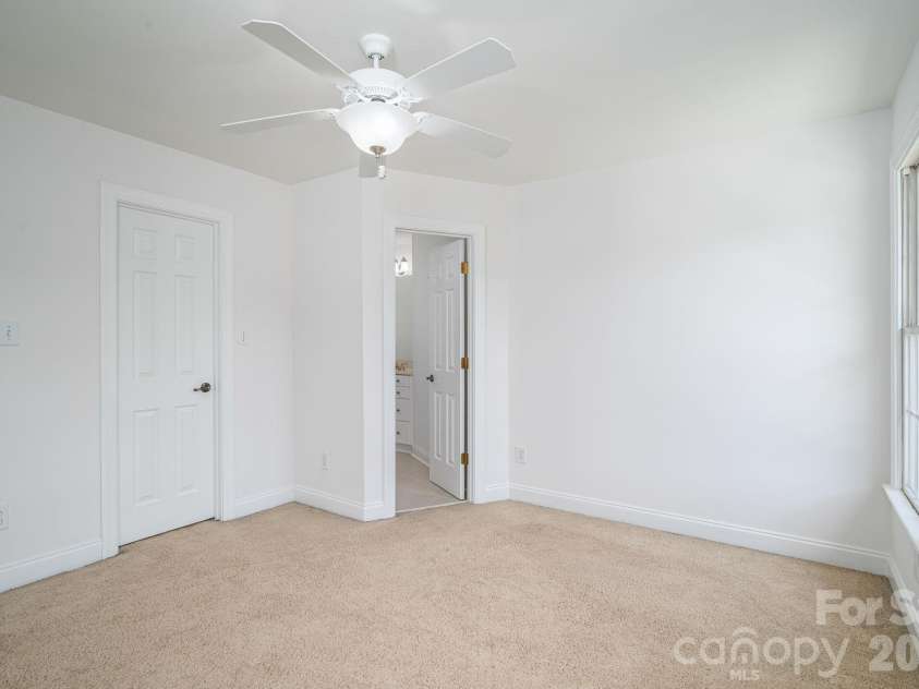 4017 Foxes Trail, Cramerton, NC 28032.  MLS# CAR4392381, YatesRealty ID 36768. 