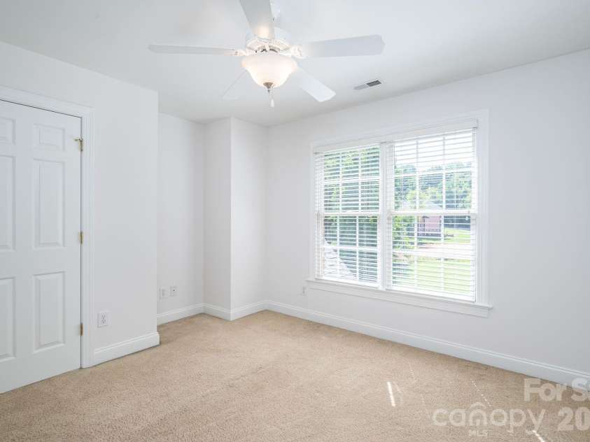 4017 Foxes Trail, Cramerton, NC 28032.  MLS# CAR4392381, YatesRealty ID 36768. 