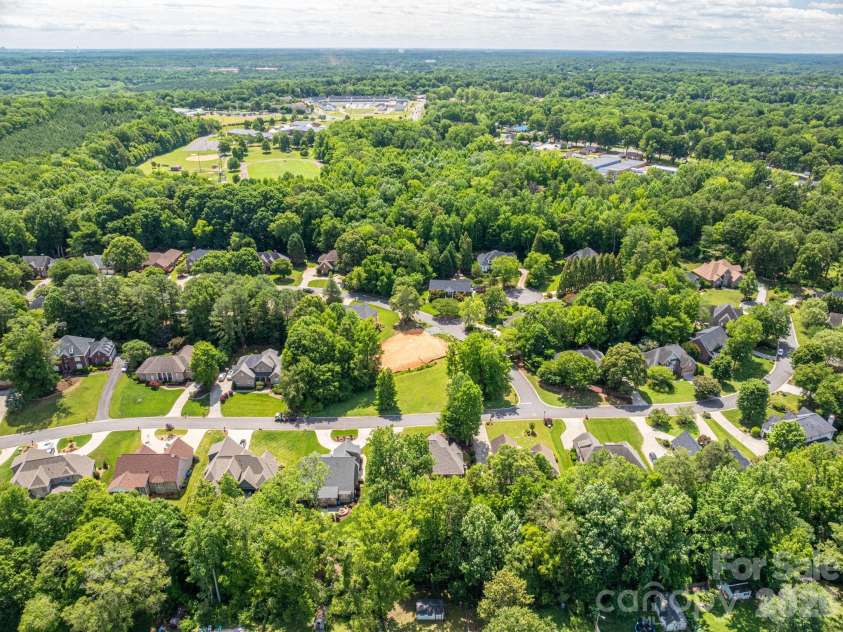 4017 Foxes Trail, Cramerton, NC 28032.  MLS# CAR4392381, YatesRealty ID 36768. 