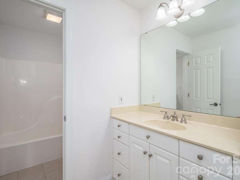 4017 Foxes Trail, Cramerton, NC 28032.  MLS# CAR4392381, YatesRealty ID 36768. 