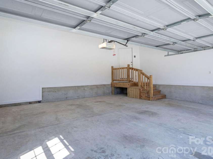 4017 Foxes Trail, Cramerton, NC 28032.  MLS# CAR4392381, YatesRealty ID 36768. 