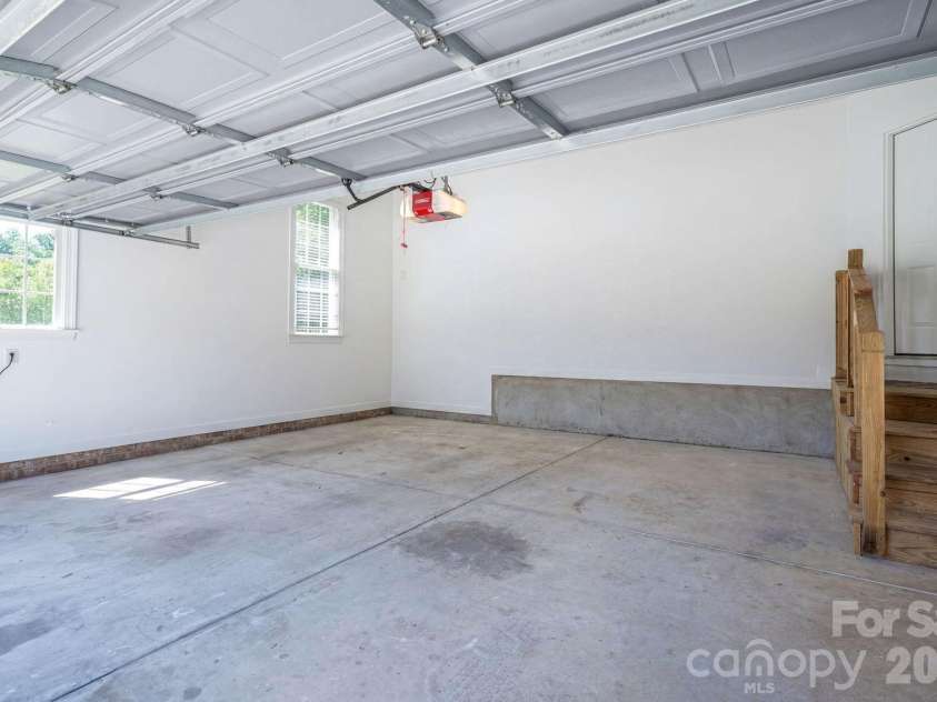 4017 Foxes Trail, Cramerton, NC 28032.  MLS# CAR4392381, YatesRealty ID 36768. Freshly painted garage.