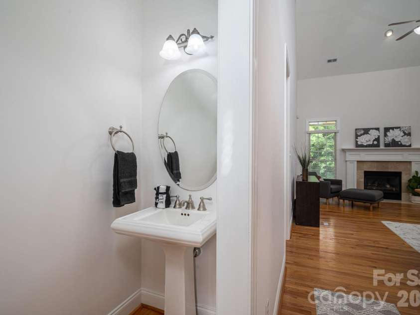 4017 Foxes Trail, Cramerton, NC 28032.  MLS# CAR4392381, YatesRealty ID 36768. Half bath on the Main.
