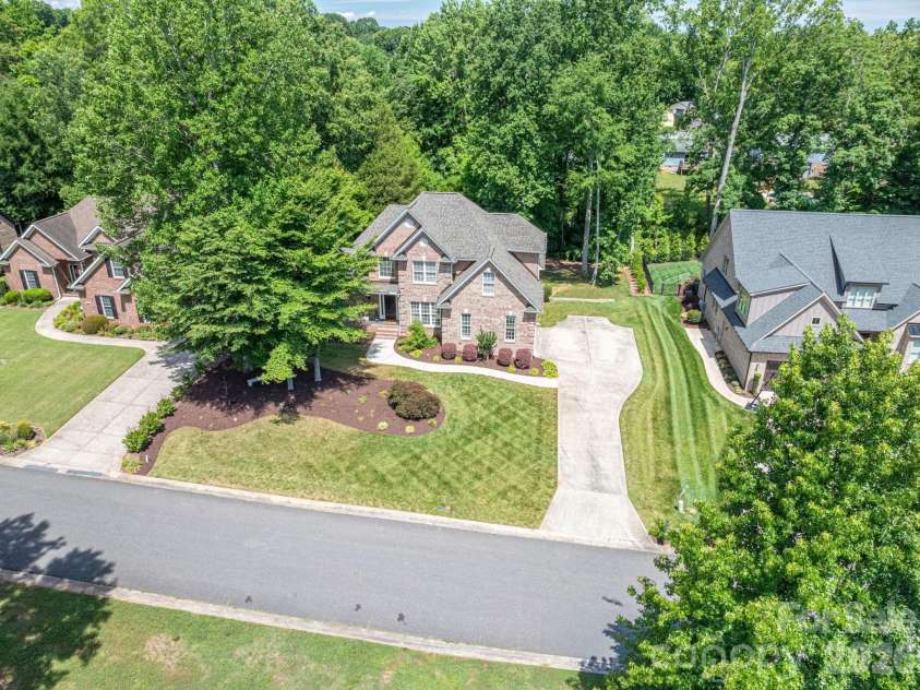 4017 Foxes Trail, Cramerton, NC 28032.  MLS# CAR4392381, YatesRealty ID 36768. New Roof.