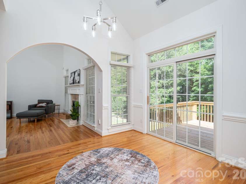 4017 Foxes Trail, Cramerton, NC 28032.  MLS# CAR4392381, YatesRealty ID 36768. So much natural light.