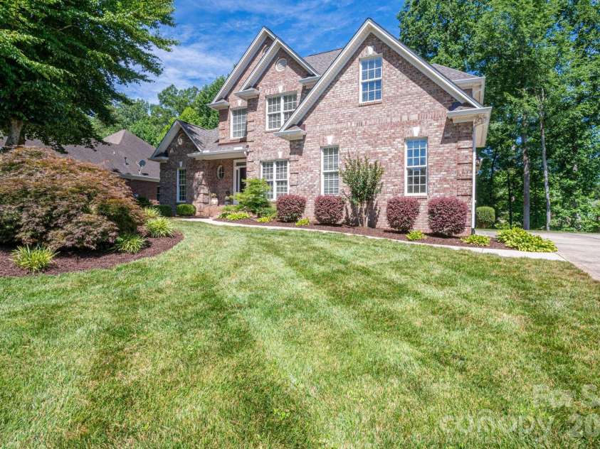 4017 Foxes Trail, Cramerton, NC 28032.  MLS# CAR4392381, YatesRealty ID 36768. Welcome Home!