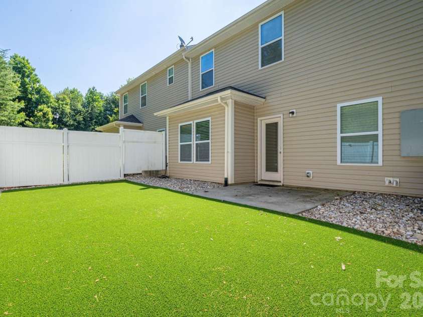 4043 Creekstone Trace, Gastonia, NC 28056.  MLS# CAR4395951, YatesRealty ID 36769. 