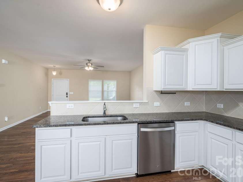 4043 Creekstone Trace, Gastonia, NC 28056.  MLS# CAR4395951, YatesRealty ID 36769. Beautiful white cabinets.