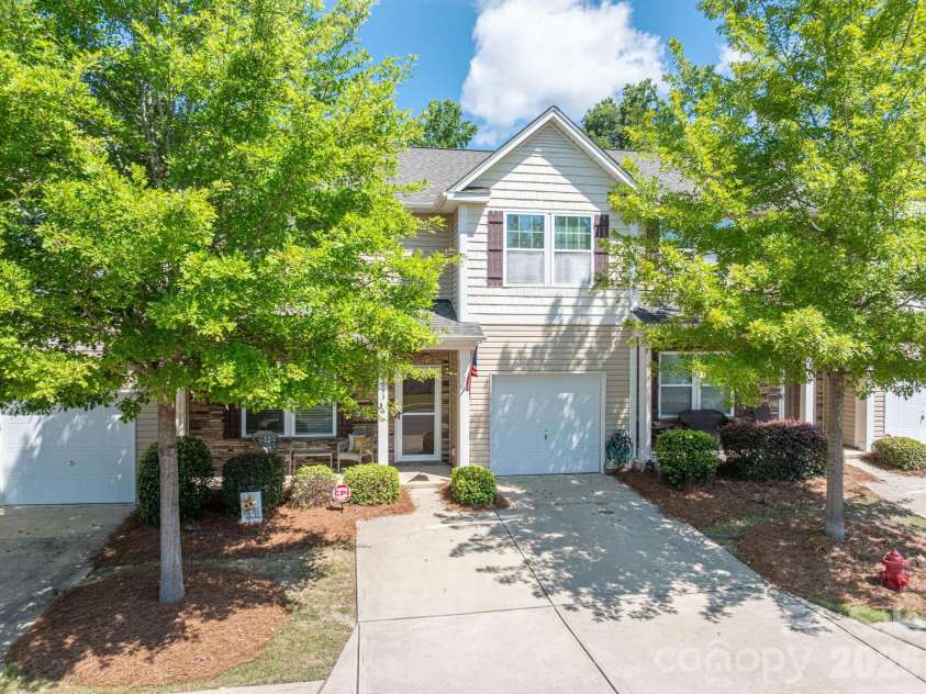 4043 Creekstone Trace, Gastonia, NC 28056.  MLS# CAR4395951, YatesRealty ID 36769. Great curb appeal!