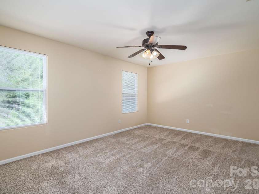 4043 Creekstone Trace, Gastonia, NC 28056.  MLS# CAR4395951, YatesRealty ID 36769. Large with ensuite.