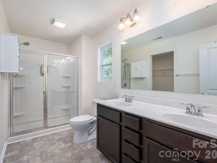 4043 Creekstone Trace, Gastonia, NC 28056.  MLS# CAR4395951, YatesRealty ID 36769. Primary Ensuite.