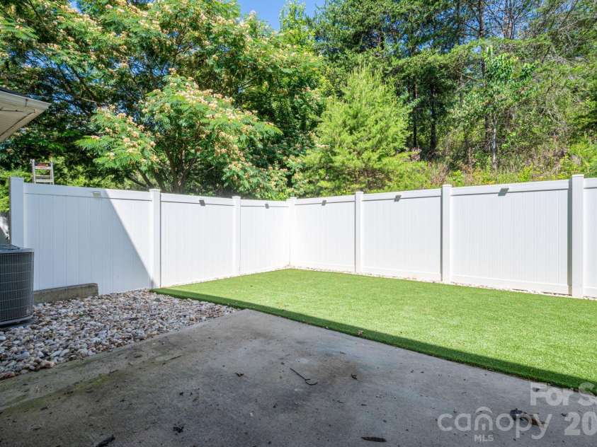4043 Creekstone Trace, Gastonia, NC 28056.  MLS# CAR4395951, YatesRealty ID 36769. Professionally installed Astro-turf - no maitenance, easy living!