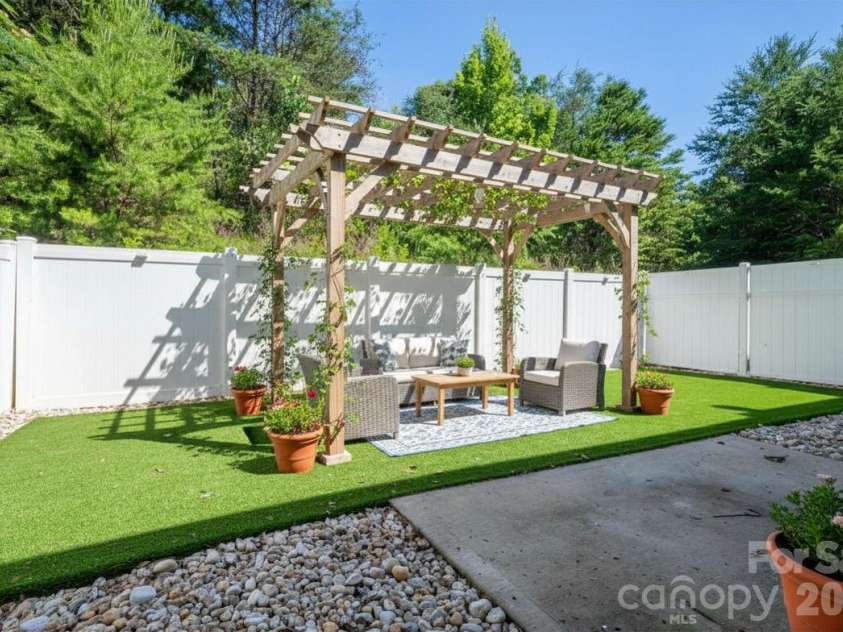 4043 Creekstone Trace, Gastonia, NC 28056.  MLS# CAR4395951, YatesRealty ID 36769. Virtually staged.