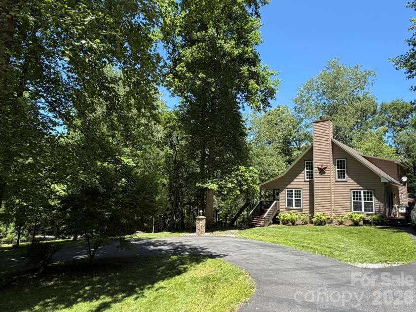315 Honey Locust Lane, Whittier, NC 28789.  MLS# CAR4403024, YatesRealty ID 36770. 
