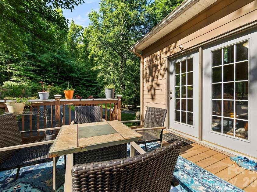 315 Honey Locust Lane, Whittier, NC 28789.  MLS# CAR4403024, YatesRealty ID 36770. 
