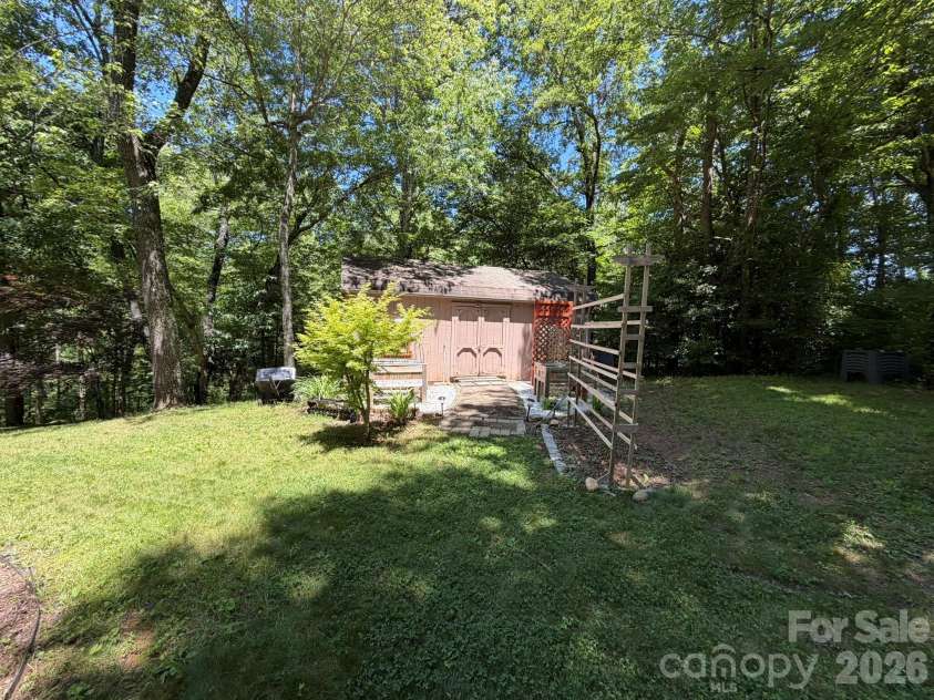 315 Honey Locust Lane, Whittier, NC 28789.  MLS# CAR4403024, YatesRealty ID 36770. 