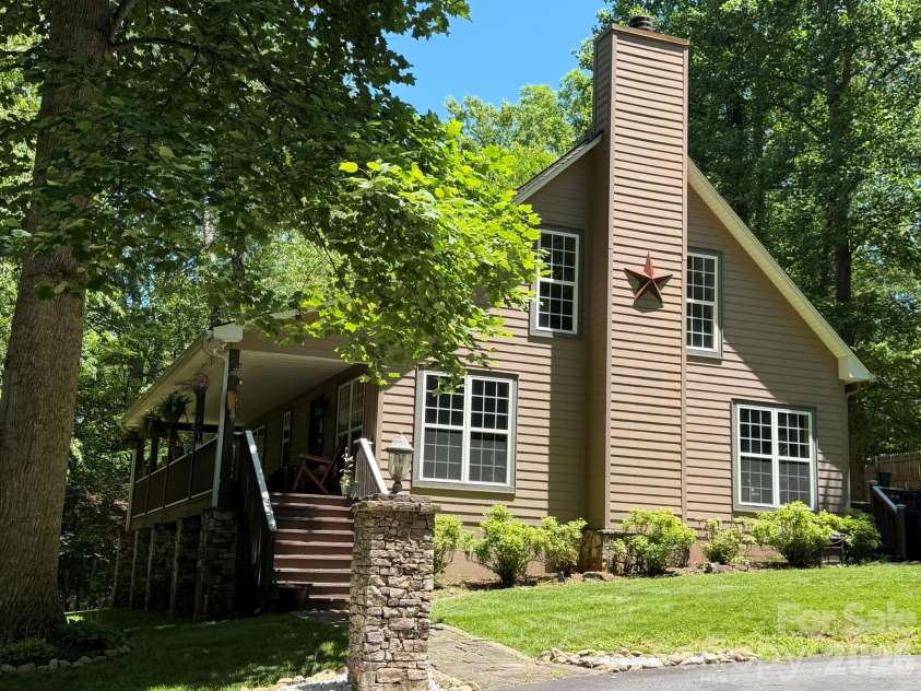 315 Honey Locust Lane, Whittier, NC 28789.  MLS# CAR4403024, YatesRealty ID 36770. 