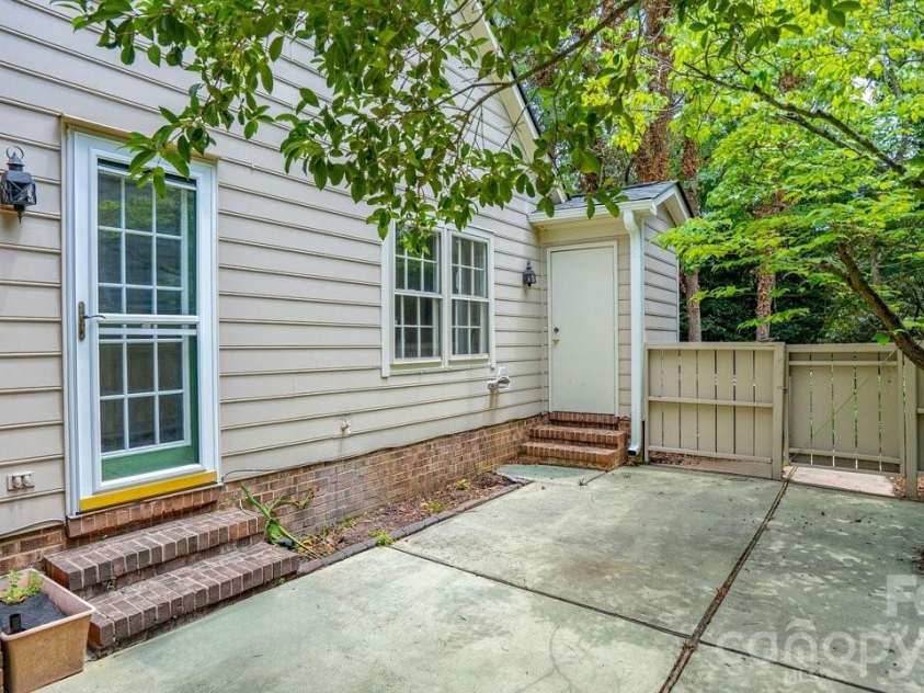 2703 Quailrush Road, Charlotte, NC 28226.  MLS# CAR4400332, YatesRealty ID 36776. 