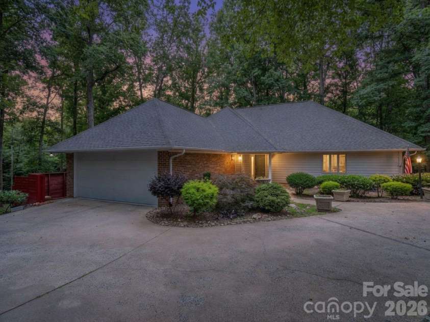 1810 Arbor Way Drive, Shelby, NC 28150.  MLS# CAR4392549, YatesRealty ID 36778. 