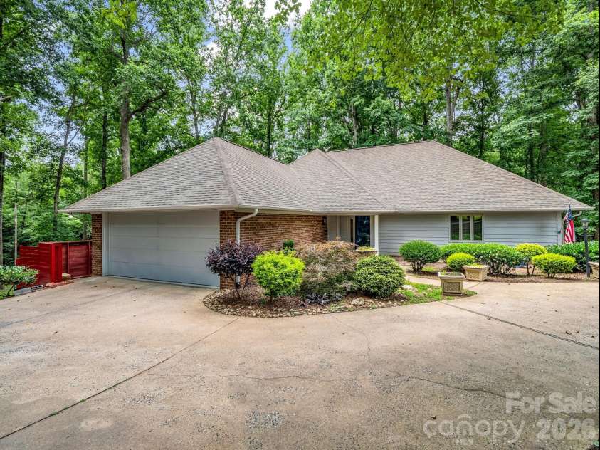 1810 Arbor Way Drive, Shelby, NC 28150.  MLS# CAR4392549, YatesRealty ID 36778. 