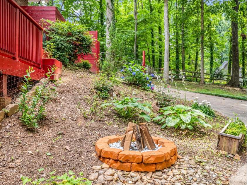 1810 Arbor Way Drive, Shelby, NC 28150.  MLS# CAR4392549, YatesRealty ID 36778. 