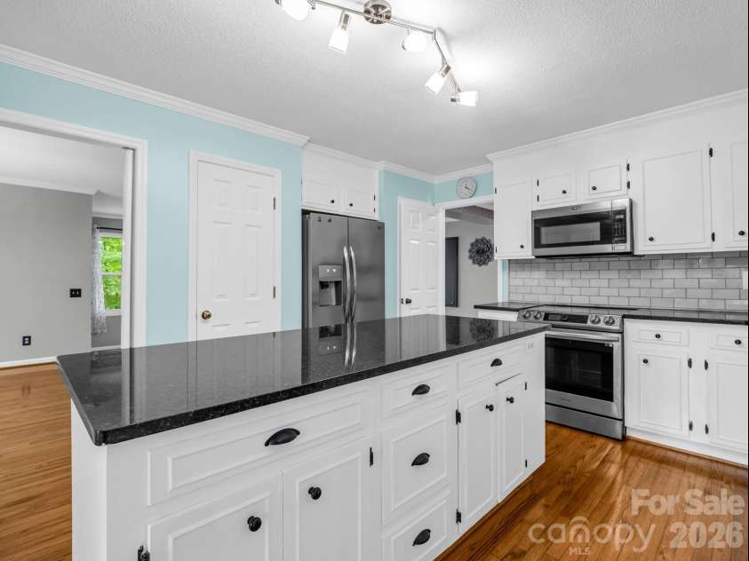 1810 Arbor Way Drive, Shelby, NC 28150.  MLS# CAR4392549, YatesRealty ID 36778. All appliances convey