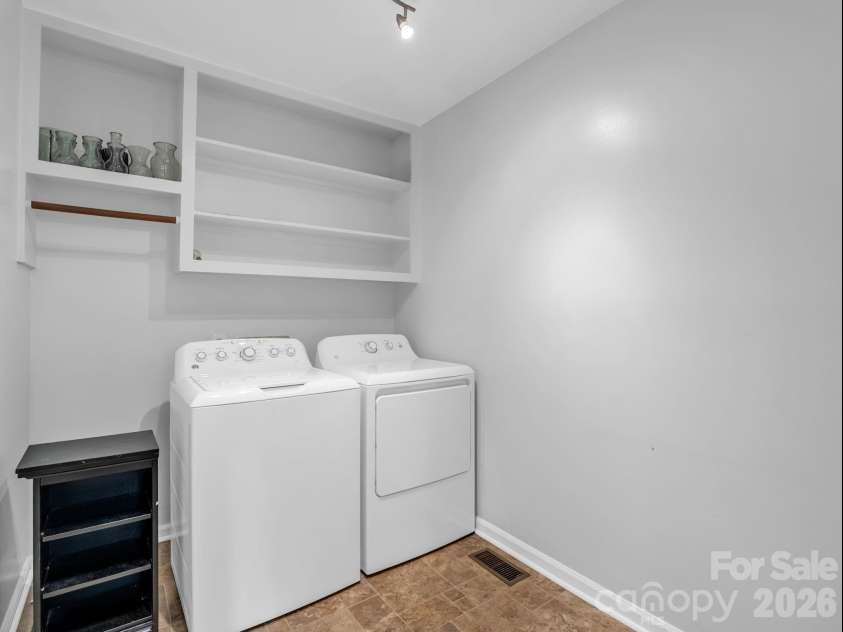 1810 Arbor Way Drive, Shelby, NC 28150.  MLS# CAR4392549, YatesRealty ID 36778. Large laundry room between garage and kitchen