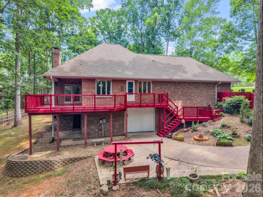 1810 Arbor Way Drive, Shelby, NC 28150.  MLS# CAR4392549, YatesRealty ID 36778. Open deck on main level, garage in basement