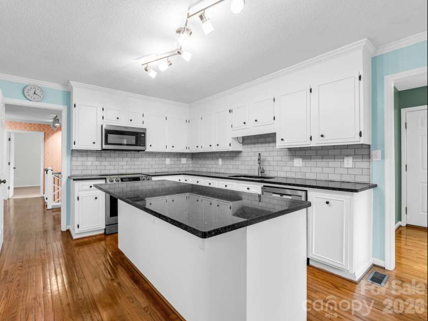 1810 Arbor Way Drive, Shelby, NC 28150.  MLS# CAR4392549, YatesRealty ID 36778. Spacious kitchen with island and breakfast bar