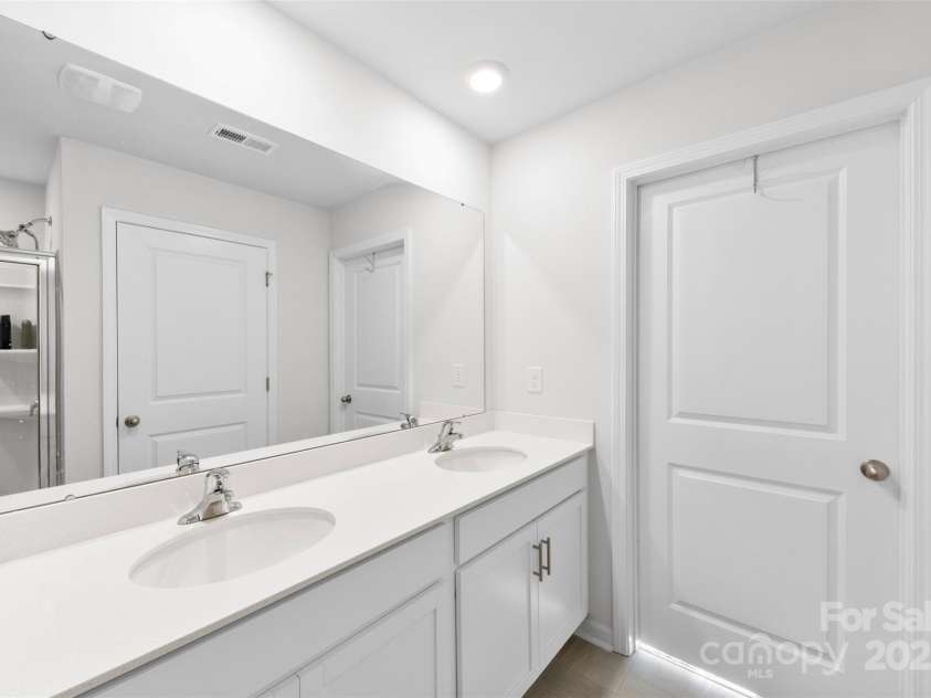 542 King Clover Lane, Clover, SC 29710.  MLS# CAR4313272, YatesRealty ID 3678. 