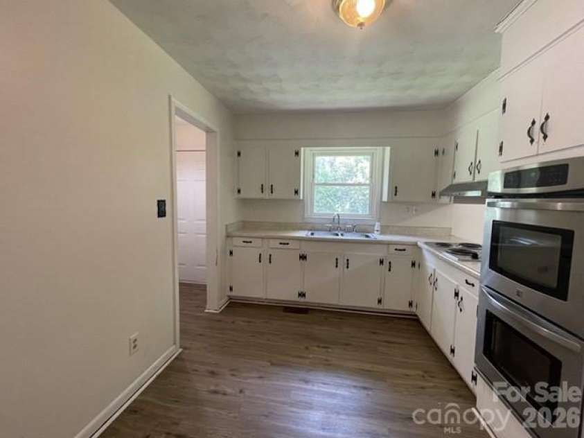 113 Lincoln Drive, Gaffney, SC 29341.  MLS# CAR4400044, YatesRealty ID 36781. 