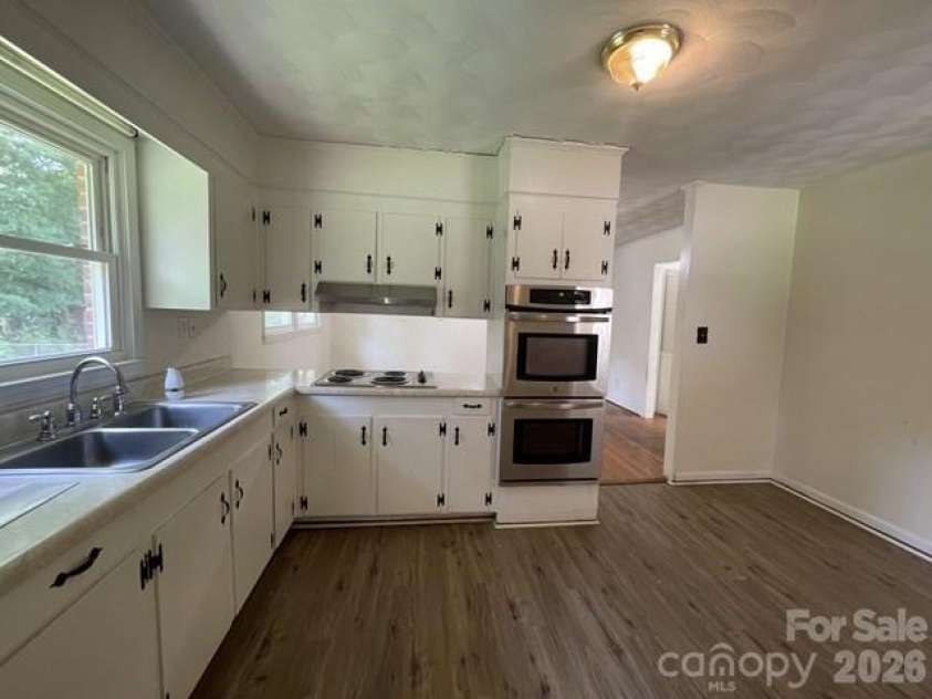 113 Lincoln Drive, Gaffney, SC 29341.  MLS# CAR4400044, YatesRealty ID 36781. 