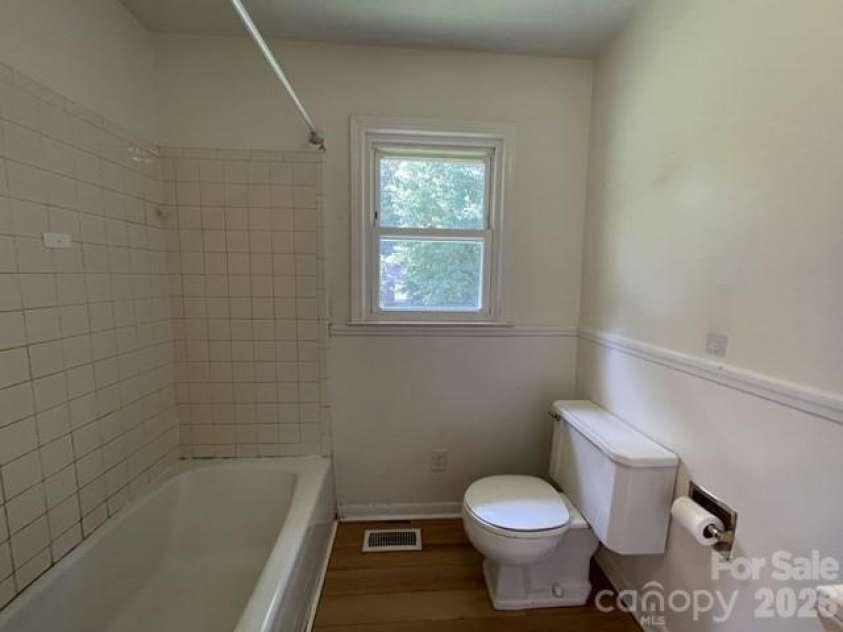 113 Lincoln Drive, Gaffney, SC 29341.  MLS# CAR4400044, YatesRealty ID 36781. 