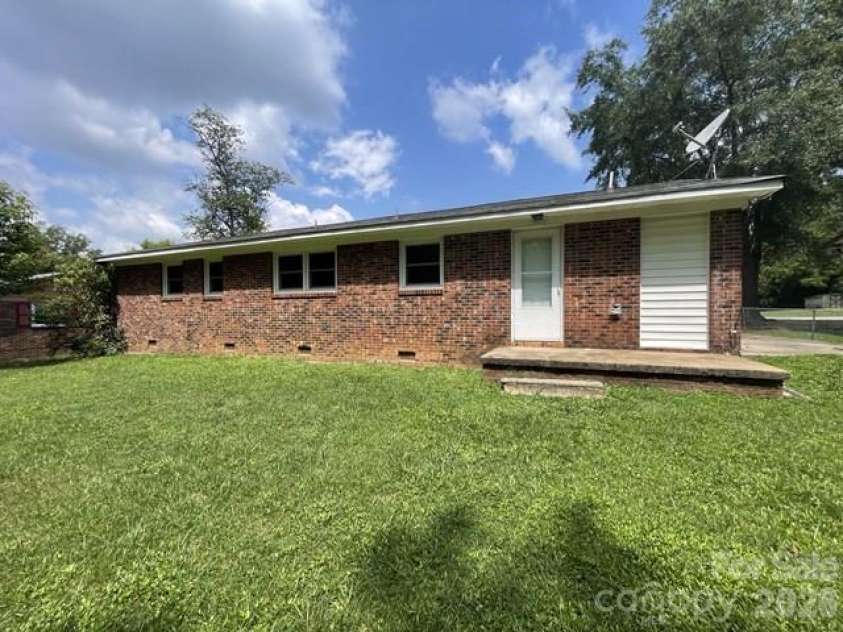 113 Lincoln Drive, Gaffney, SC 29341.  MLS# CAR4400044, YatesRealty ID 36781. 