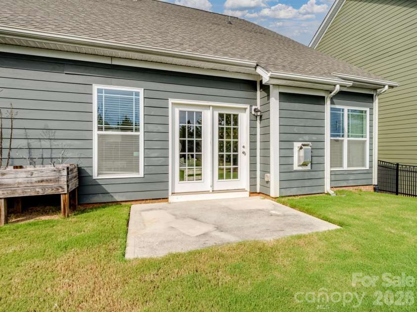 12610 Old Westbury Drive, Cornelius, NC 28031.  MLS# CAR4401913, YatesRealty ID 36783. 