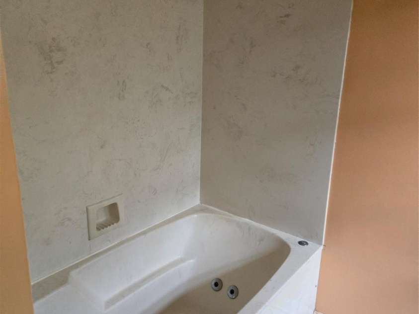 813 Robinson Clemmer Road, Dallas, NC 28034.  MLS# CAR4400860, YatesRealty ID 36784. Jetted tub primary bedroom