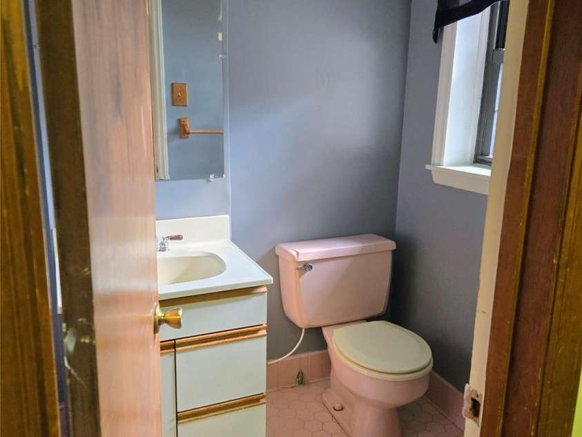 813 Robinson Clemmer Road, Dallas, NC 28034.  MLS# CAR4400860, YatesRealty ID 36784. Lower level full bathroom