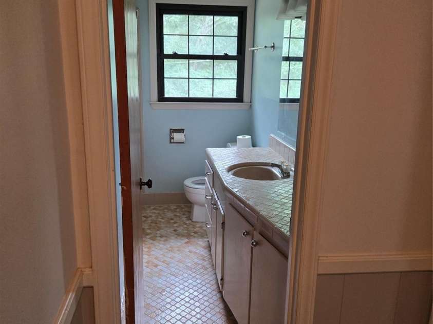 813 Robinson Clemmer Road, Dallas, NC 28034.  MLS# CAR4400860, YatesRealty ID 36784. Upper level full bathroom