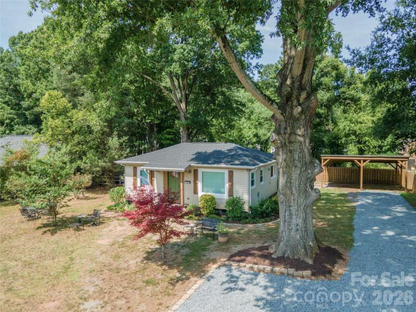 1105 Young Street, Mooresville, NC 28115.  MLS# CAR4402075, YatesRealty ID 36785. 