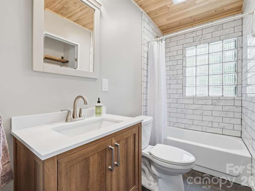 1105 Young Street, Mooresville, NC 28115.  MLS# CAR4402075, YatesRealty ID 36785. 