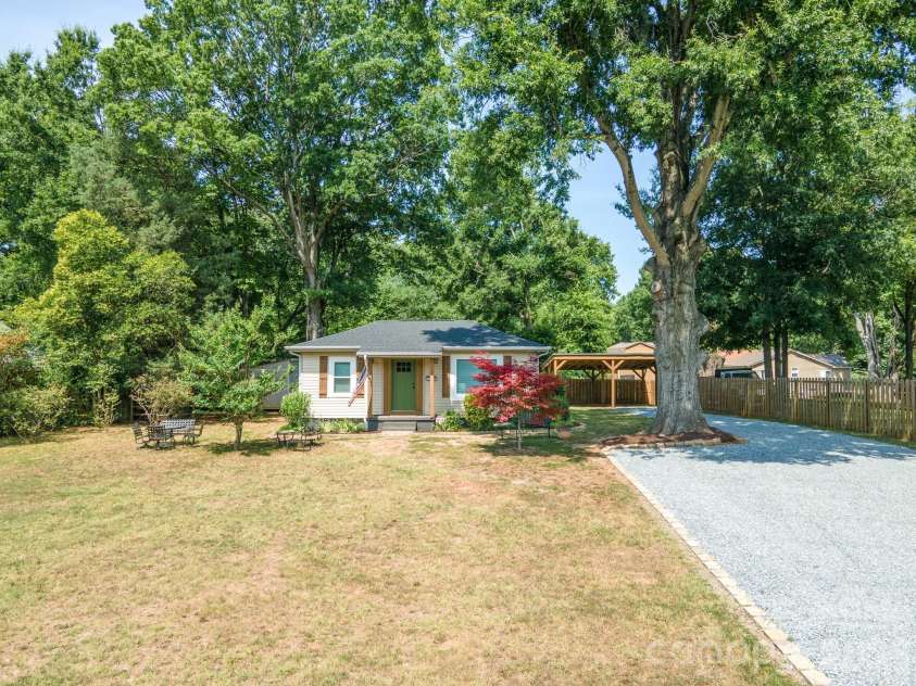 1105 Young Street, Mooresville, NC 28115.  MLS# CAR4402075, YatesRealty ID 36785. 