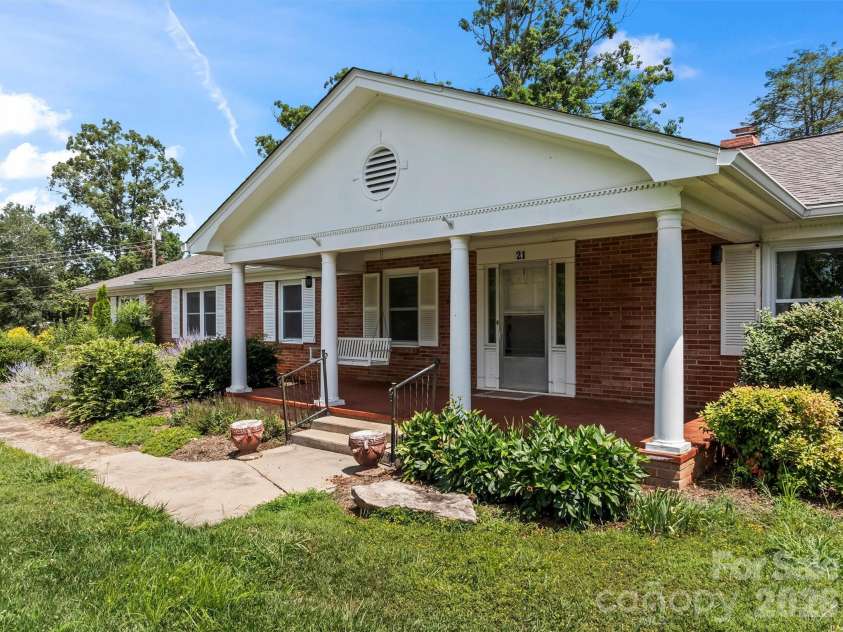 21 Hamburg Drive, Weaverville, NC 28787.  MLS# CAR4402832, YatesRealty ID 36786. 