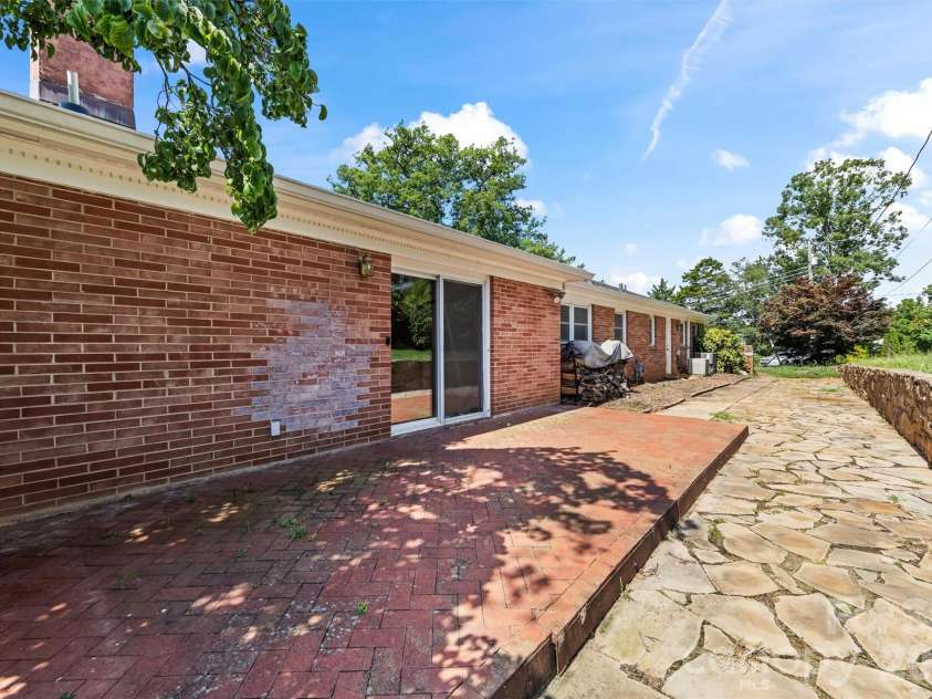 21 Hamburg Drive, Weaverville, NC 28787.  MLS# CAR4402832, YatesRealty ID 36786. Back Patio