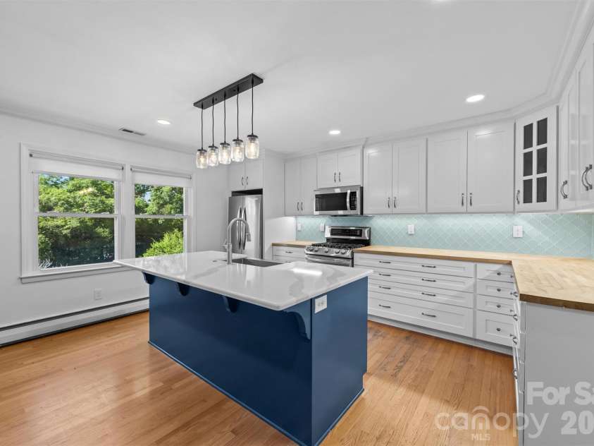 21 Hamburg Drive, Weaverville, NC 28787.  MLS# CAR4402832, YatesRealty ID 36786. Kitchen