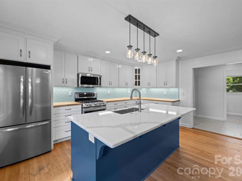 21 Hamburg Drive, Weaverville, NC 28787.  MLS# CAR4402832, YatesRealty ID 36786. Kitchen